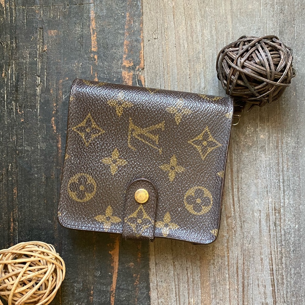 Louis Vuitton compact zippy wallet